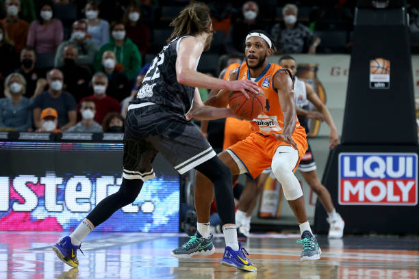 华兹表现得 华兹表现得